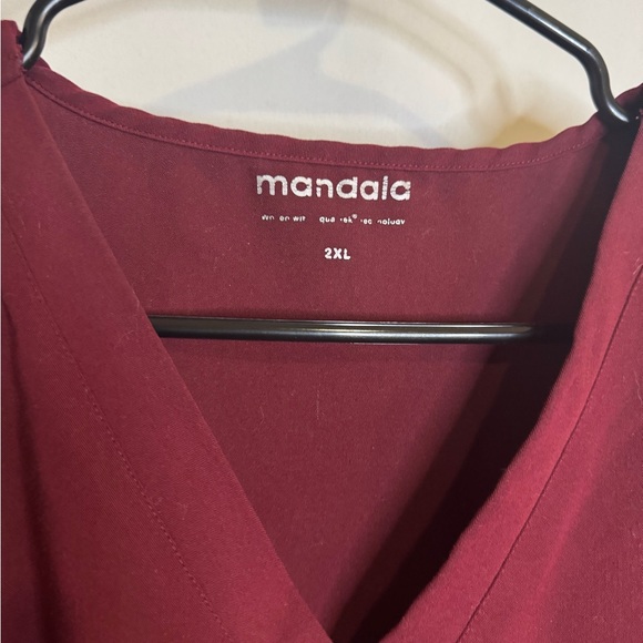 Mandala One Pocket Scrub Top Wine 2X - Picture 7 of 7